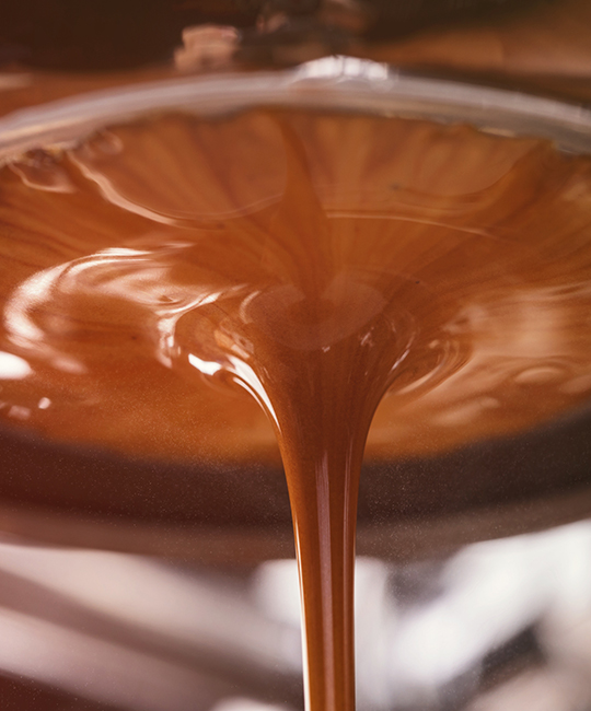 coffee extraction from professional coffee machine with bottomless filter